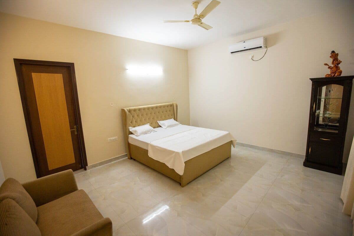 The Kohinoor Farm- 4BHK Farm with Pool in Gurgoan 5
