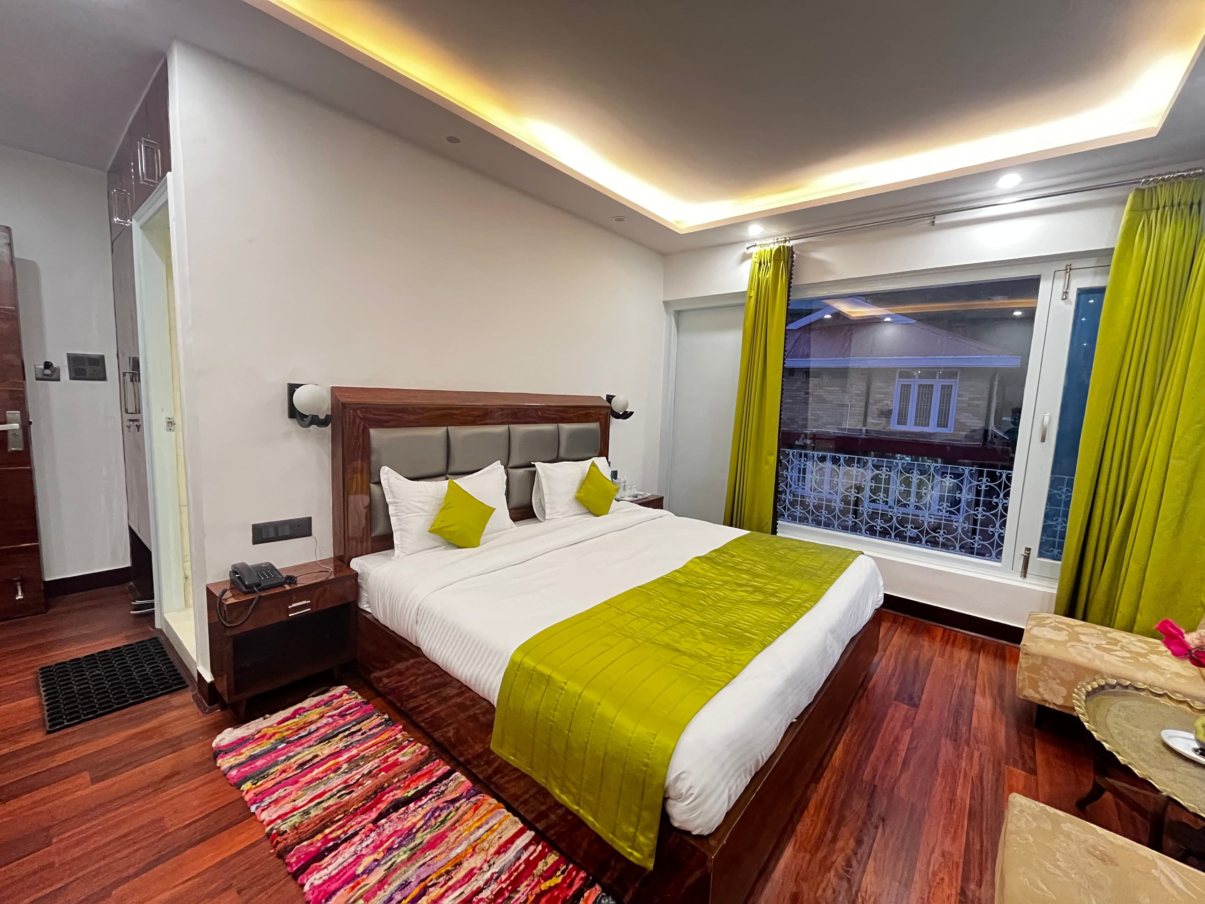 The Warrick Luxe Homestay, 5 Mins Mall Road Shimla 2