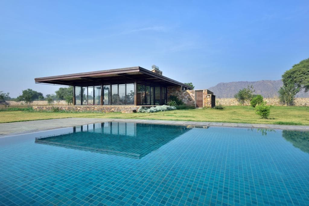 RajNikas Farm: Pet friendly, Glass House, w/pool