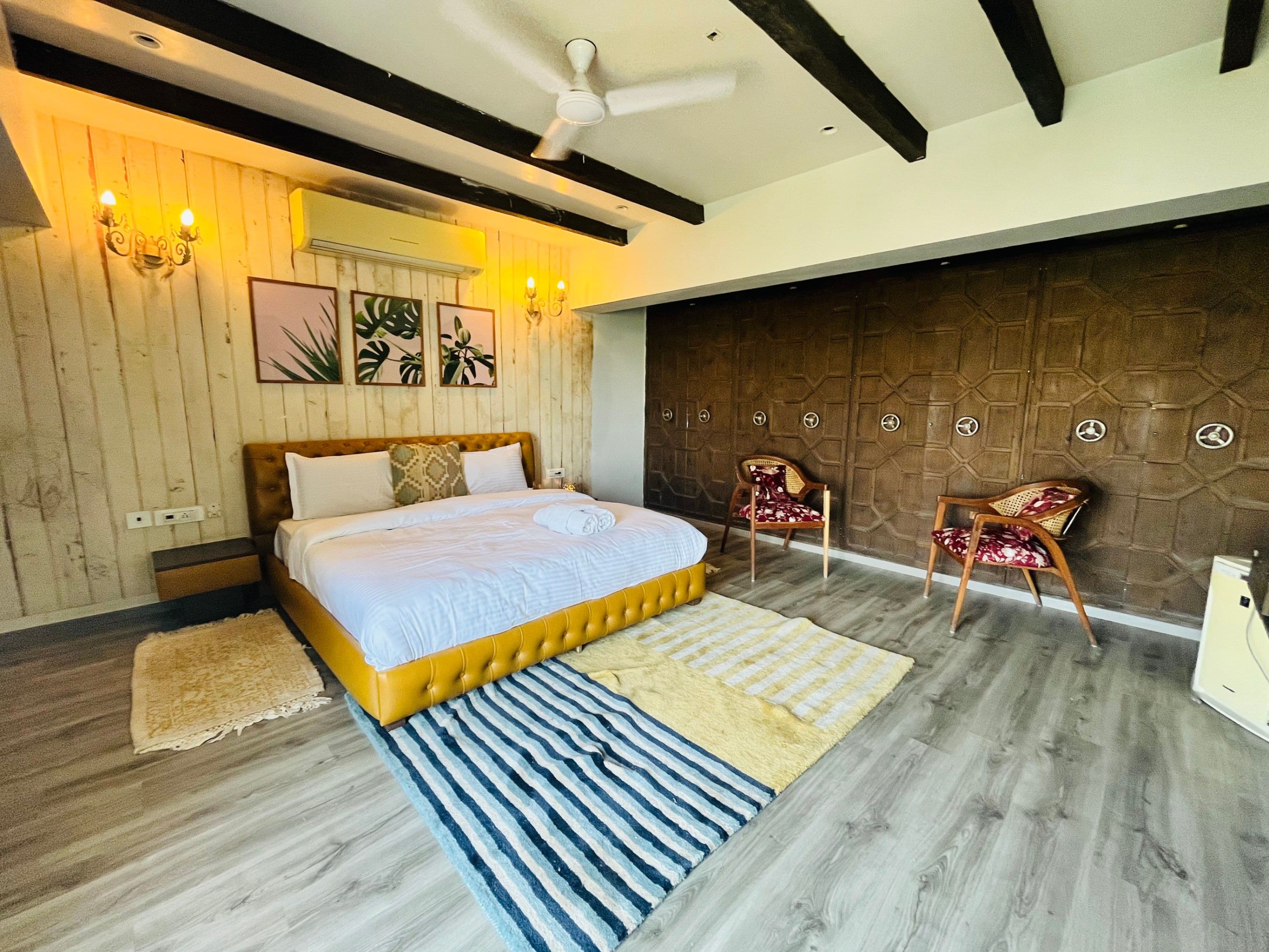 Soulful Stay-2BHK w/Jacuzzi & Rooftop, Vasant Kunj 4