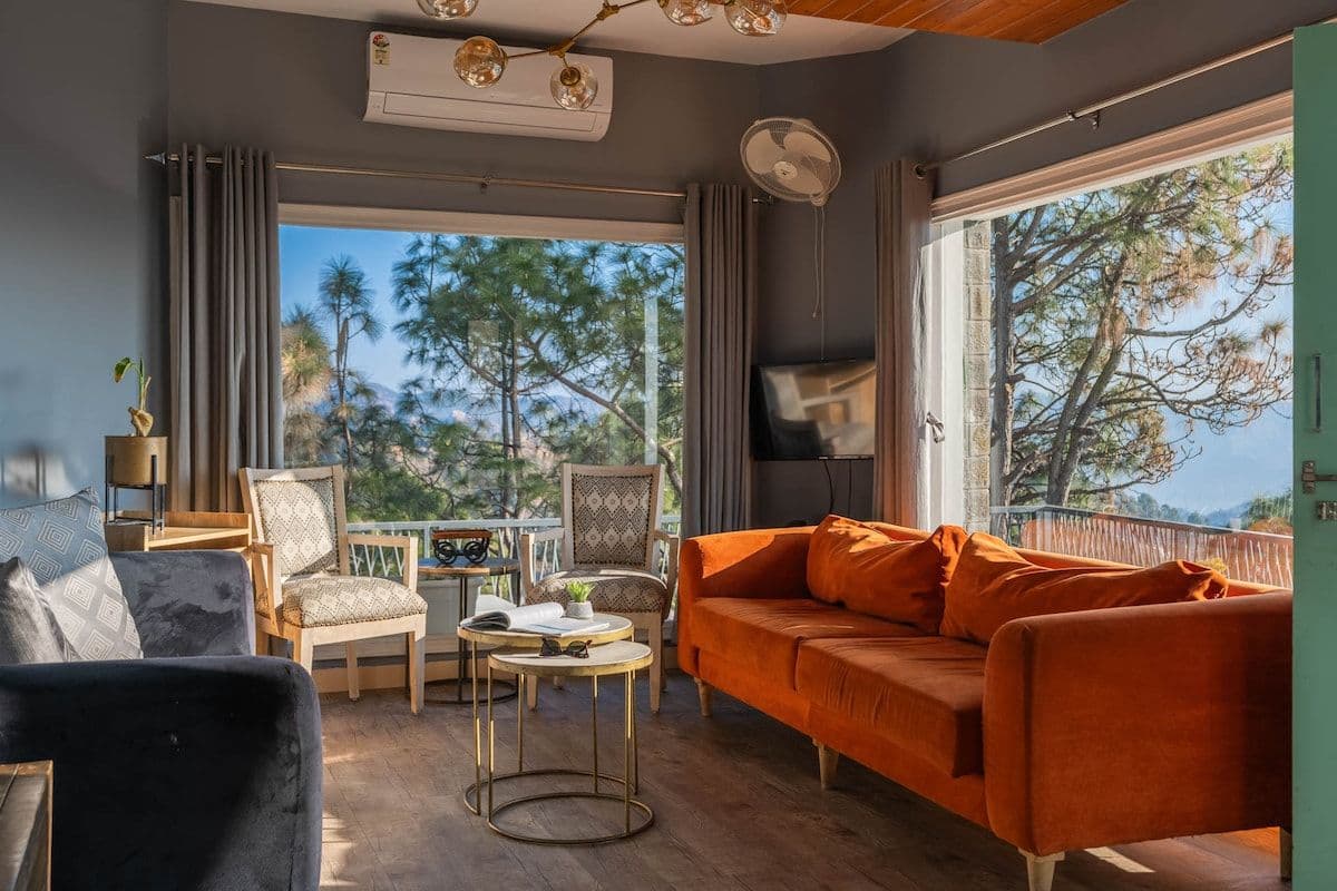 Serene Sunkissed Villa 6 BR Retreat with Game Den Near Kasauli 4