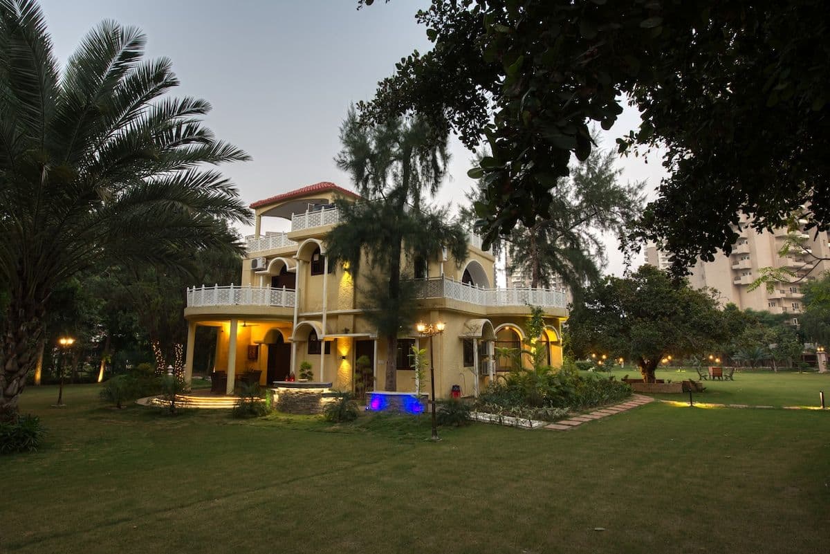 Sunahari Bagh - Luxe farmstay with Pool in Gurgoan 2