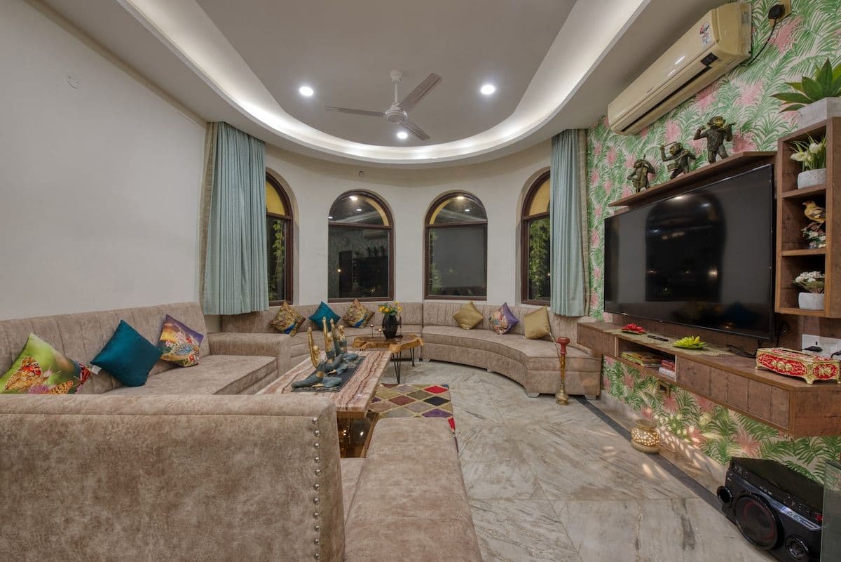 Sunahari Bagh - Luxe farmstay with Pool in Gurgoan 4