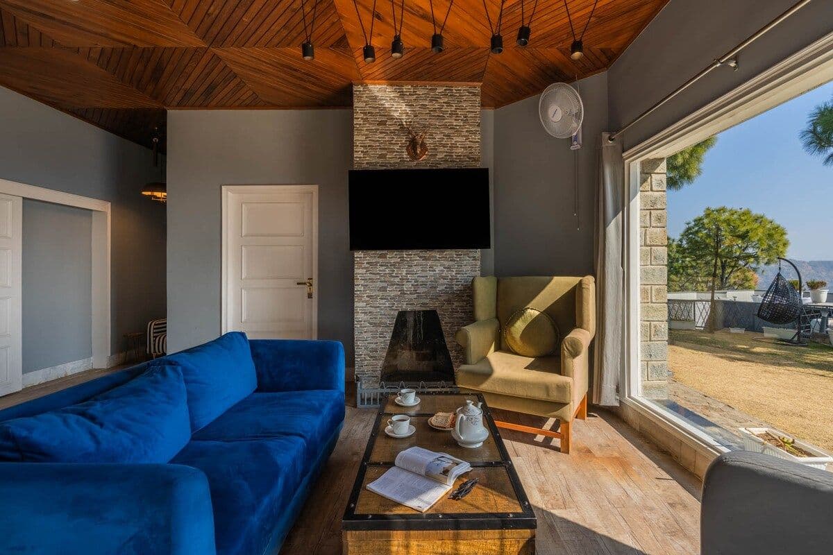 3BR Serene Villa Luxury Retreat with Game Den 4