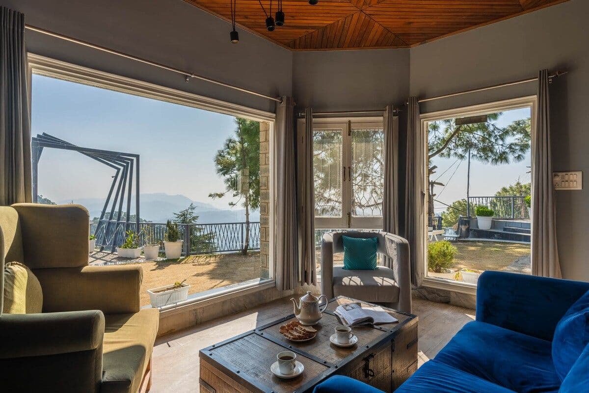 3BR Serene Villa Luxury Retreat with Game Den 5