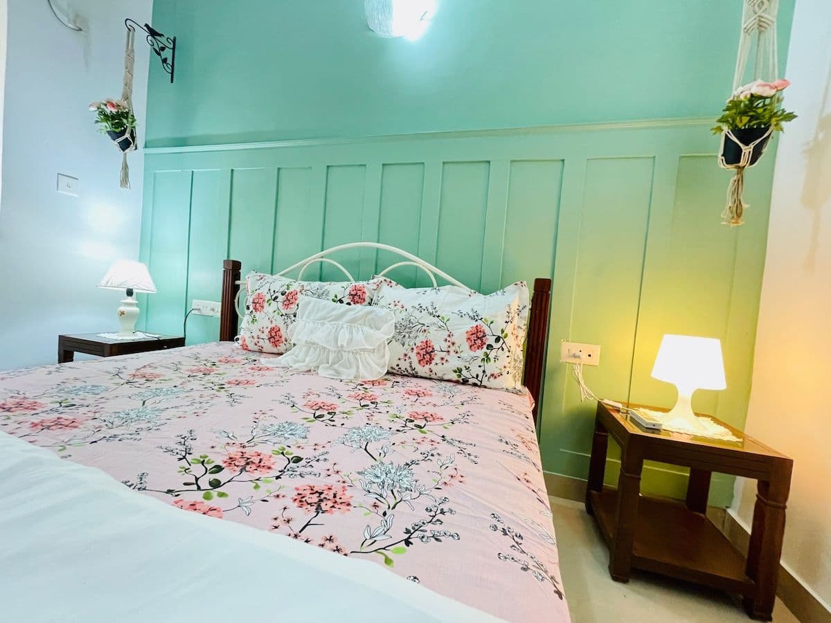 Aesthetic1BHK Studio|Hi speed wifiI5min beach|pool