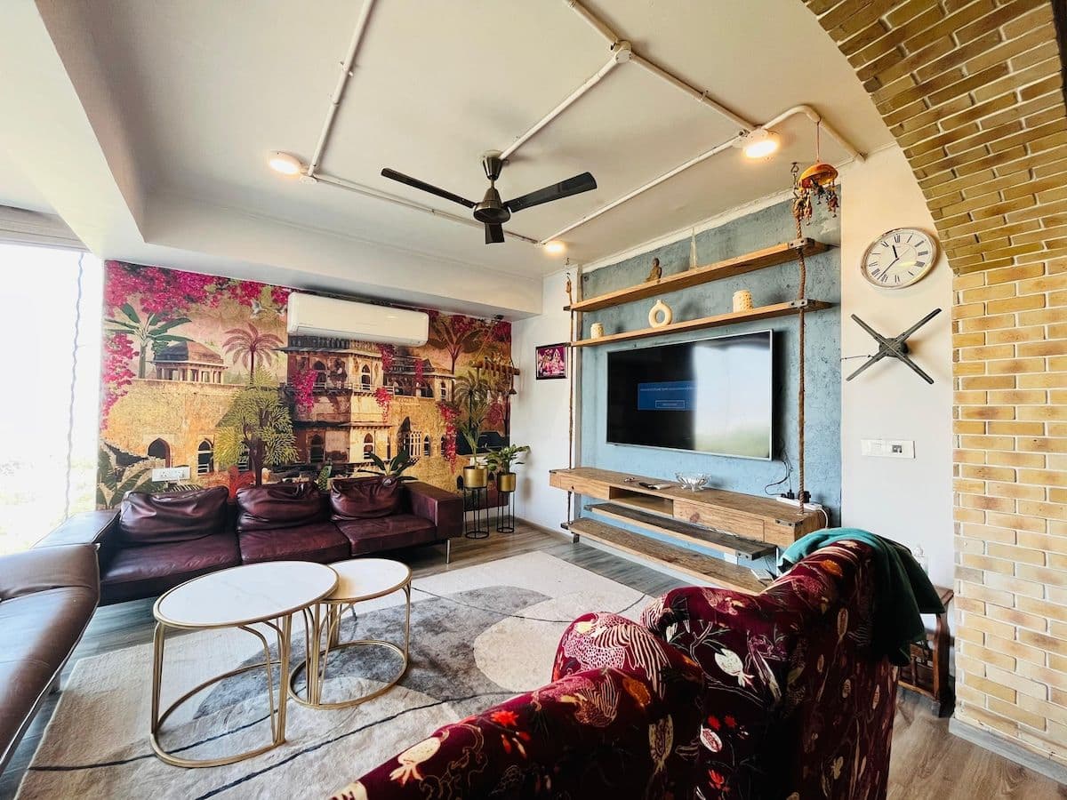 Soulful Stay-2BHK w/Jacuzzi & Rooftop, Vasant Kunj